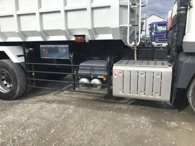 三菱ふそうスーパーグレートバルク車（粉粒体運搬車）大型（10t）[写真33]