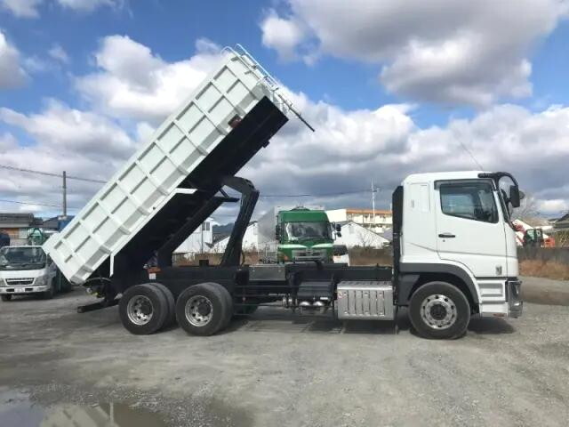 三菱ふそうスーパーグレートバルク車（粉粒体運搬車）大型（10t）[写真05]