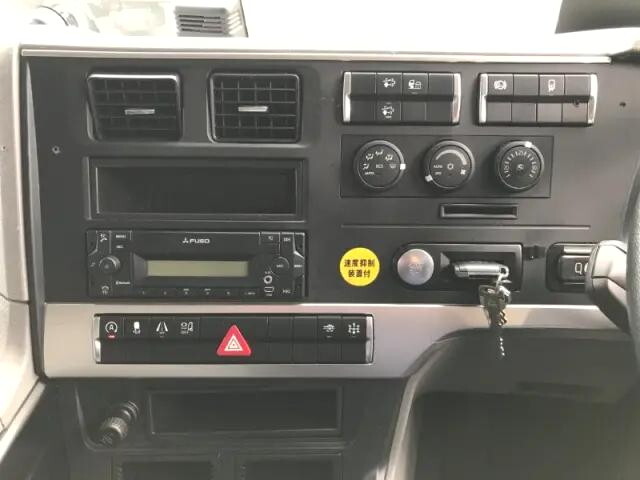 三菱ふそうスーパーグレートバルク車（粉粒体運搬車）大型（10t）[写真09]