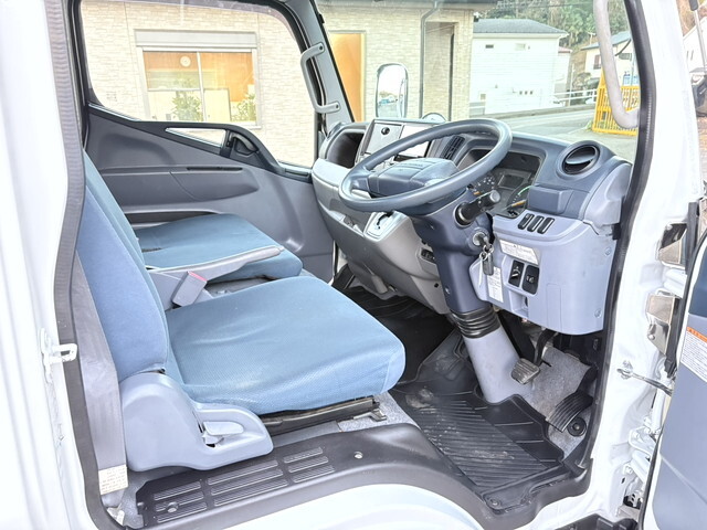 三菱ふそうキャンター平ボディ小型（2t・3t）[写真22]