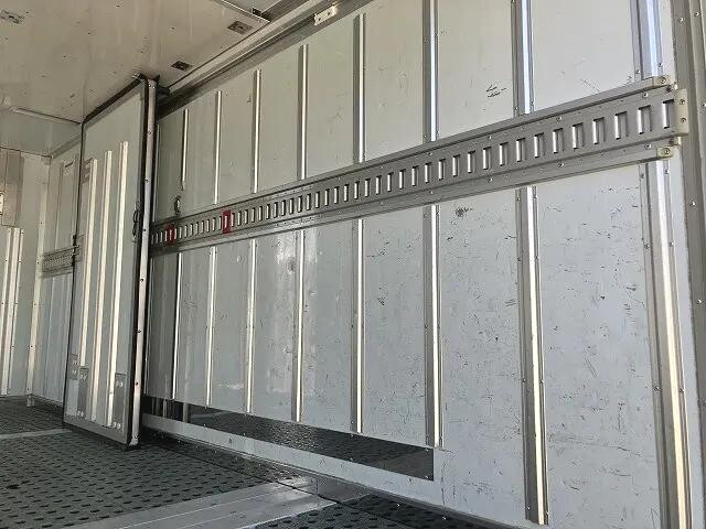 三菱ふそうキャンター冷凍車（冷蔵車）小型（2t・3t）[写真11]