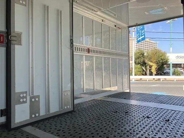 三菱ふそうキャンター冷凍車（冷蔵車）小型（2t・3t）[写真16]