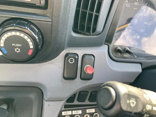 三菱ふそうキャンター冷凍車（冷蔵車）小型（2t・3t）[写真34]