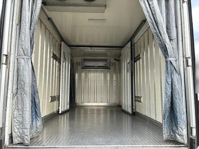 いすゞエルフ冷凍車（冷蔵車）小型（2t・3t）[写真10]