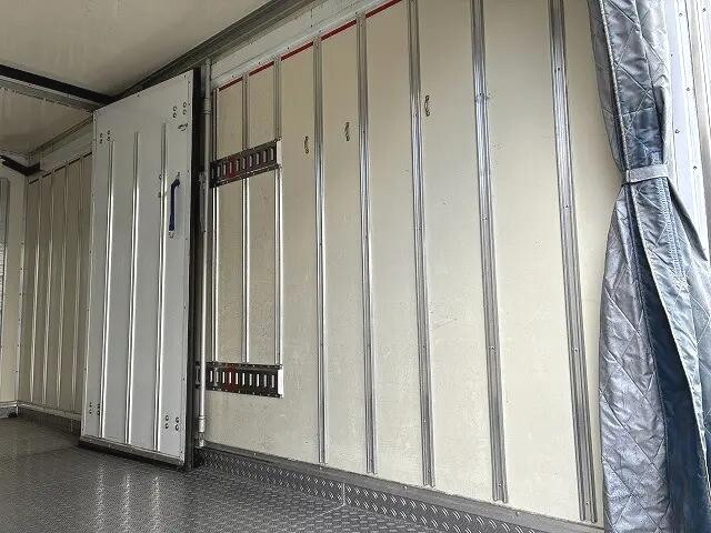 いすゞエルフ冷凍車（冷蔵車）小型（2t・3t）[写真12]