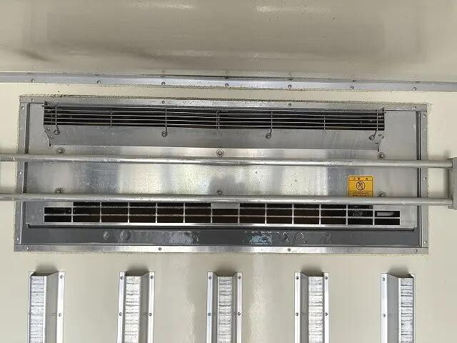 いすゞエルフ冷凍車（冷蔵車）小型（2t・3t）[写真14]