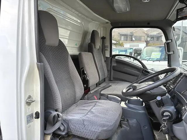 いすゞエルフ冷凍車（冷蔵車）小型（2t・3t）[写真24]