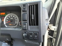 いすゞエルフ冷凍車（冷蔵車）小型（2t・3t）[写真29]