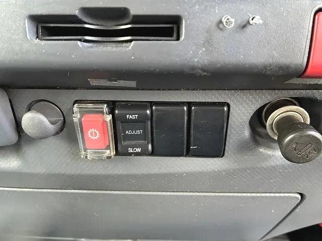 いすゞエルフ冷凍車（冷蔵車）小型（2t・3t）[写真30]