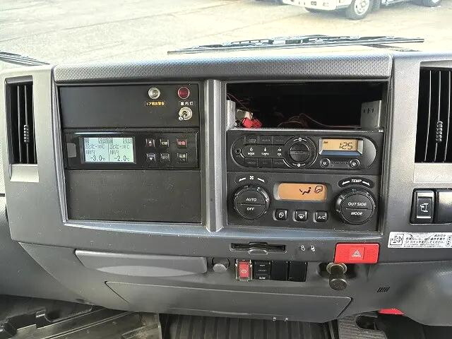 いすゞエルフ冷凍車（冷蔵車）小型（2t・3t）[写真33]