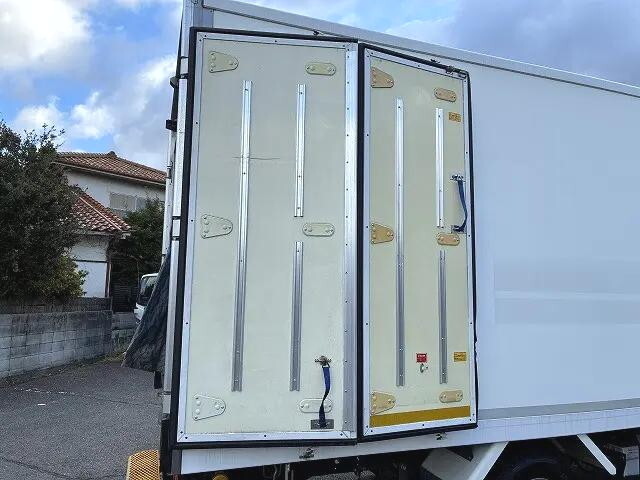 いすゞエルフ冷凍車（冷蔵車）小型（2t・3t）[写真08]