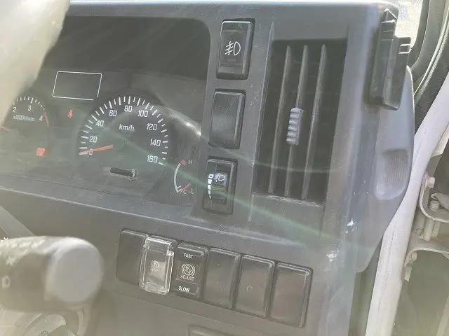 いすゞエルフ平ボディ小型（2t・3t）[写真28]