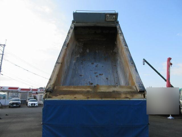 いすゞギガ深ダンプ（土砂禁ダンプ）大型（10t）[写真11]