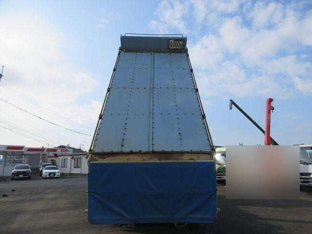 いすゞギガ深ダンプ（土砂禁ダンプ）大型（10t）[写真12]