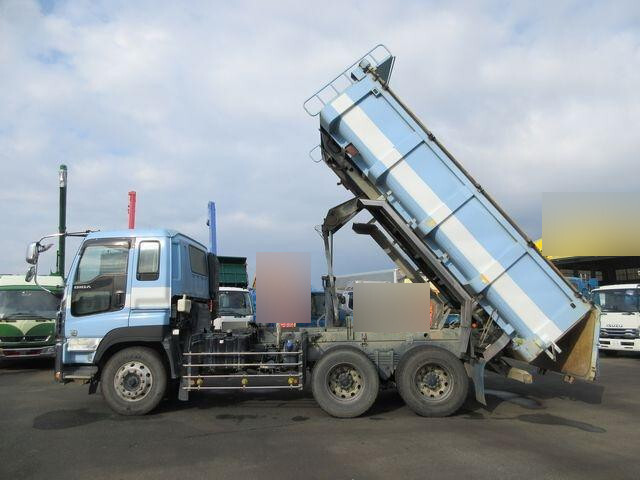 いすゞギガ深ダンプ（土砂禁ダンプ）大型（10t）[写真13]