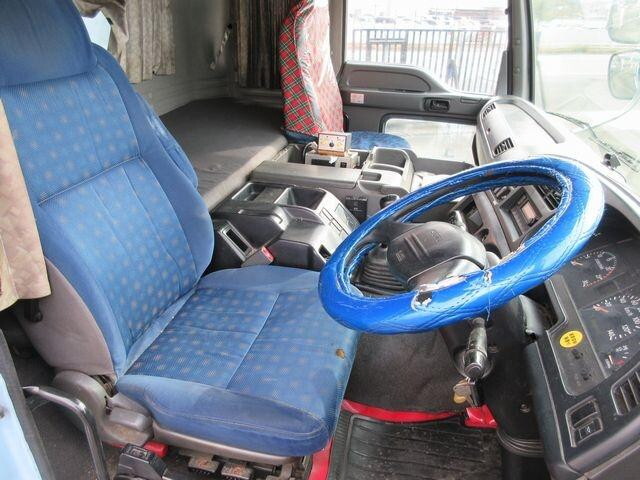 いすゞギガ深ダンプ（土砂禁ダンプ）大型（10t）[写真33]