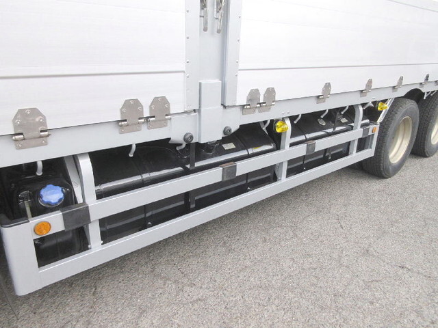 いすゞギガアルミブロック大型（10t）[写真11]