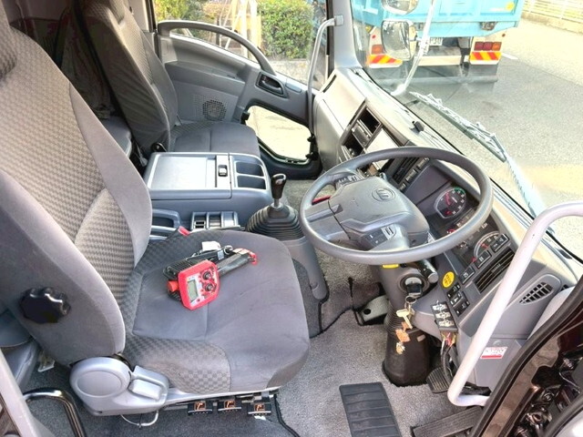 UDトラックスコンドルクレーン4段増トン（6t・8t）[写真28]