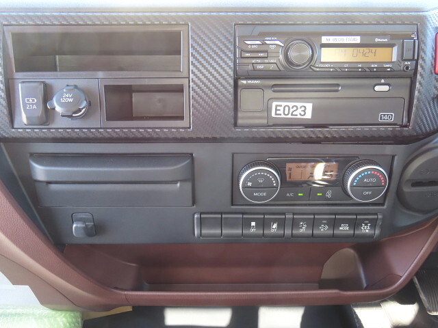 日野レンジャー汚泥吸引車増トン（6t・8t）[写真20]