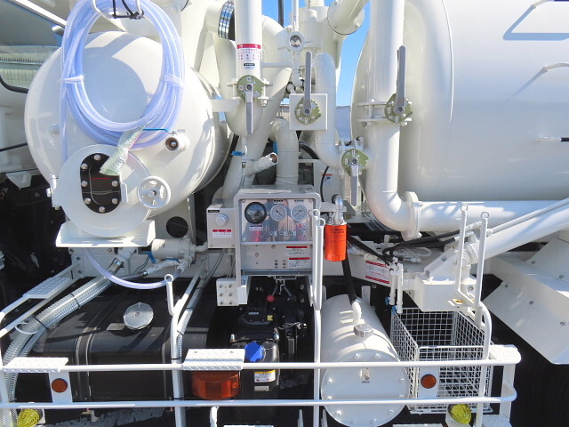 日野レンジャー汚泥吸引車増トン（6t・8t）[写真25]