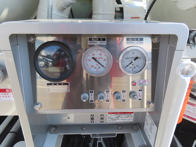 日野レンジャー汚泥吸引車増トン（6t・8t）[写真26]