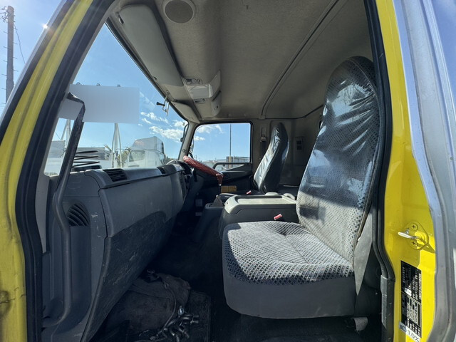 三菱ふそうファイターコンテナ専用車増トン（6t・8t）[写真10]