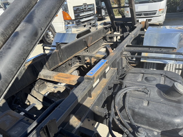 三菱ふそうファイターコンテナ専用車増トン（6t・8t）[写真21]