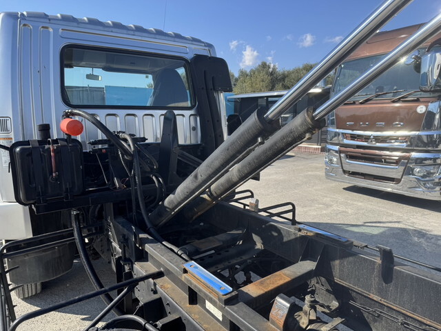 三菱ふそうファイターコンテナ専用車増トン（6t・8t）[写真22]