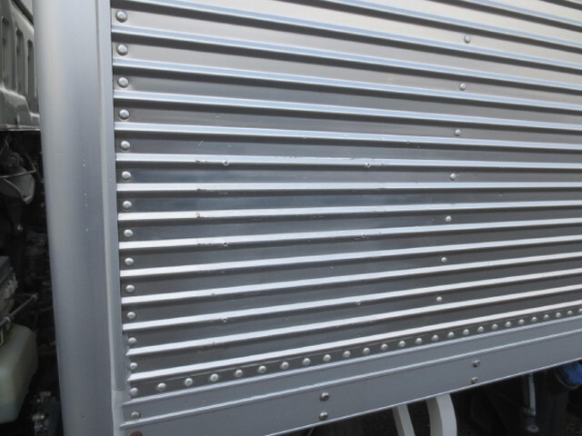 いすゞフォワードアルミバン中型（4t）[写真21]