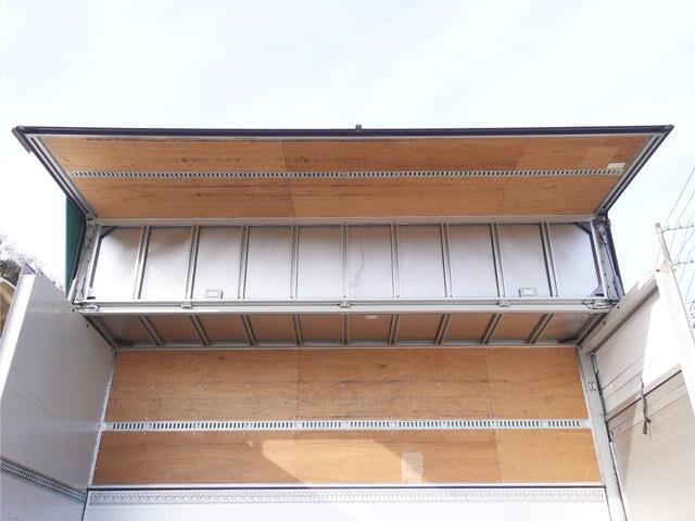 いすゞフォワードアルミウイング中型（4t）[写真12]