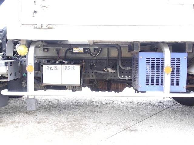 いすゞエルフ冷凍車（冷蔵車）小型（2t・3t）[写真19]