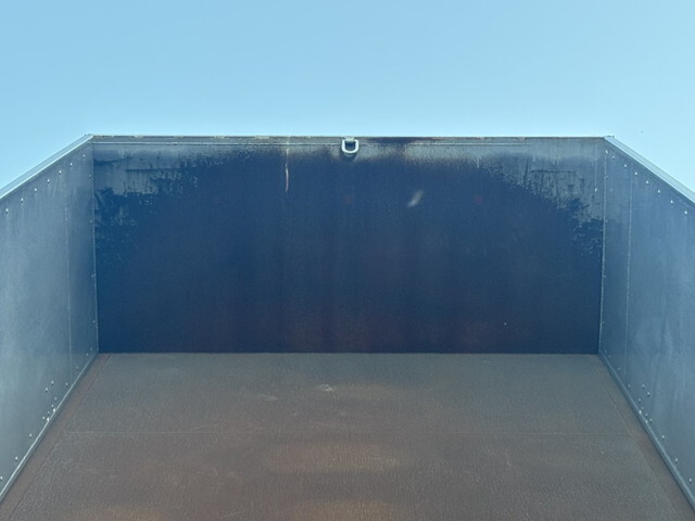 いすゞギガ深ダンプ（土砂禁ダンプ）大型（10t）[写真14]