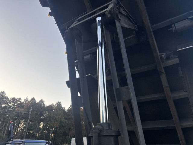 いすゞギガ深ダンプ（土砂禁ダンプ）大型（10t）[写真17]