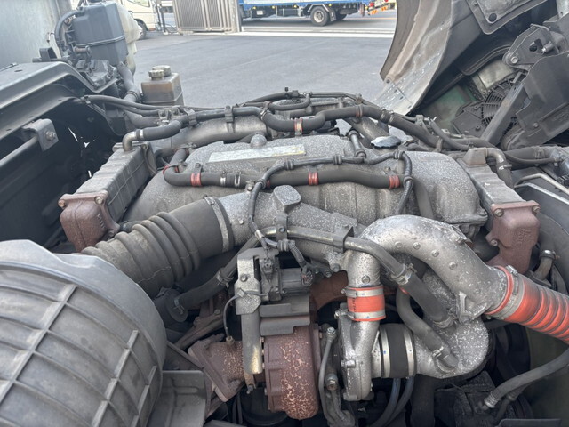 いすゞギガ深ダンプ（土砂禁ダンプ）大型（10t）[写真34]