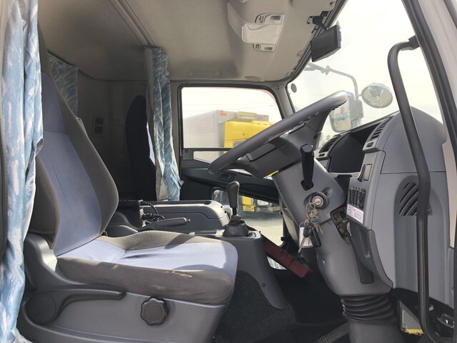 三菱ふそうファイターアルミバン中型（4t）[写真18]