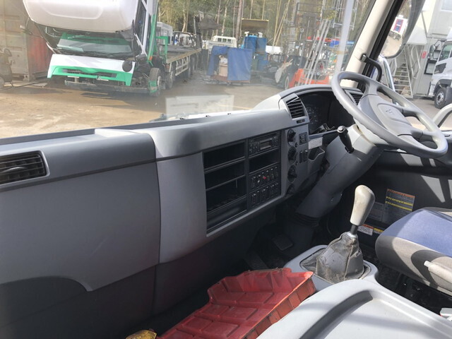 三菱ふそうファイターアルミバン中型（4t）[写真29]