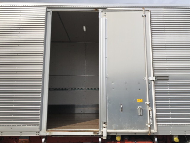 三菱ふそうファイターアルミバン中型（4t）[写真08]