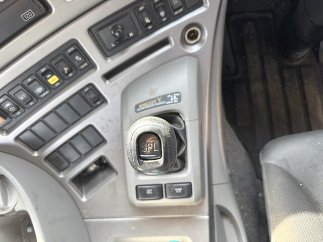 UDトラックスクオントレーラーヘッド（トラクターヘッド）大型（10t）[写真14]