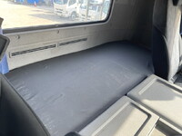 UDトラックスクオントレーラーヘッド（トラクターヘッド）大型（10t）[写真18]