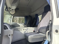 UDトラックスクオントレーラーヘッド（トラクターヘッド）大型（10t）[写真20]