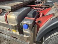 UDトラックスクオントレーラーヘッド（トラクターヘッド）大型（10t）[写真23]