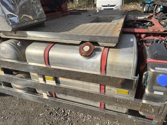 UDトラックスクオントレーラーヘッド（トラクターヘッド）大型（10t）[写真23]