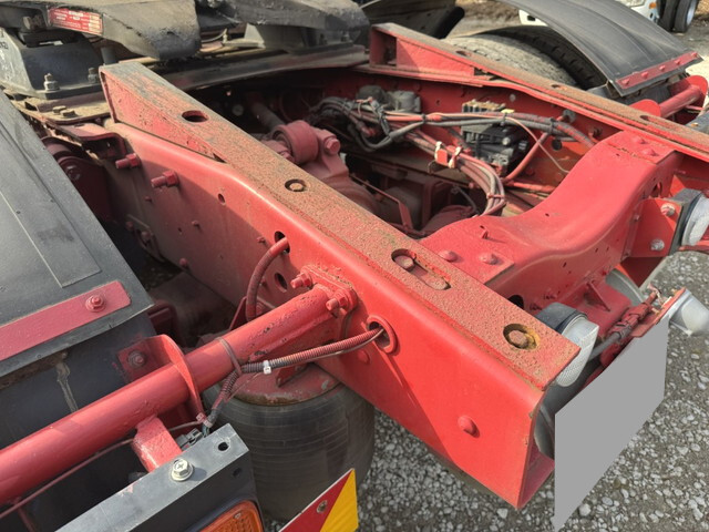 UDトラックスクオントレーラーヘッド（トラクターヘッド）大型（10t）[写真25]