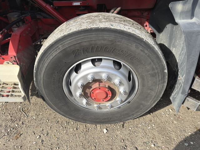 UDトラックスクオントレーラーヘッド（トラクターヘッド）大型（10t）[写真32]