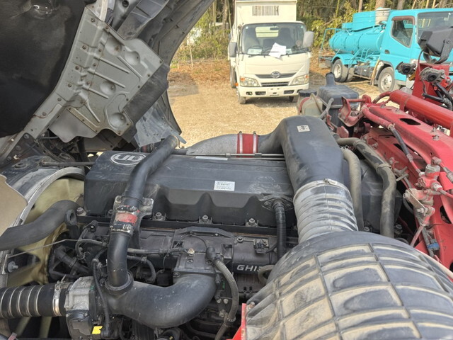 UDトラックスクオントレーラーヘッド（トラクターヘッド）大型（10t）[写真33]