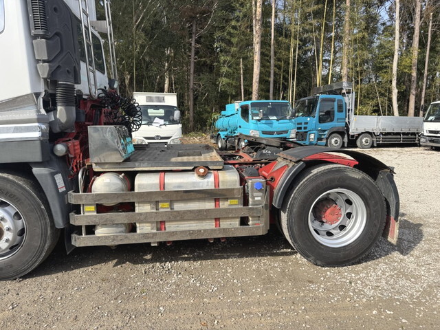 UDトラックスクオントレーラーヘッド（トラクターヘッド）大型（10t）[写真07]