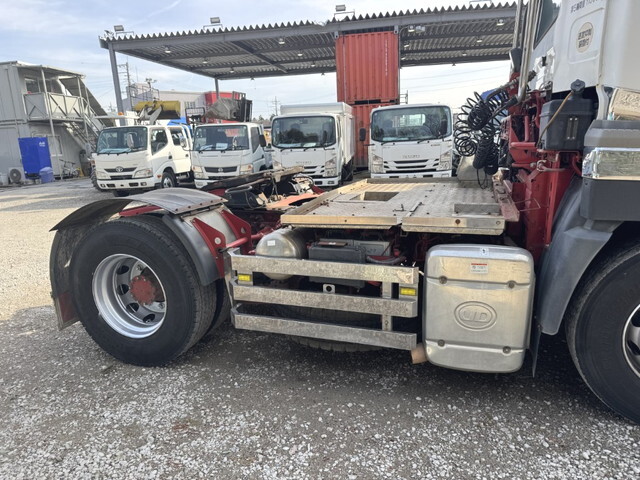 UDトラックスクオントレーラーヘッド（トラクターヘッド）大型（10t）[写真08]