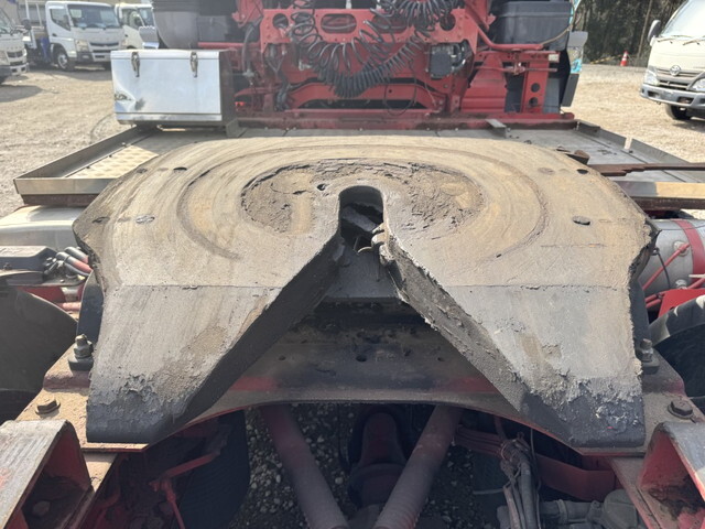 UDトラックスクオントレーラーヘッド（トラクターヘッド）大型（10t）[写真09]