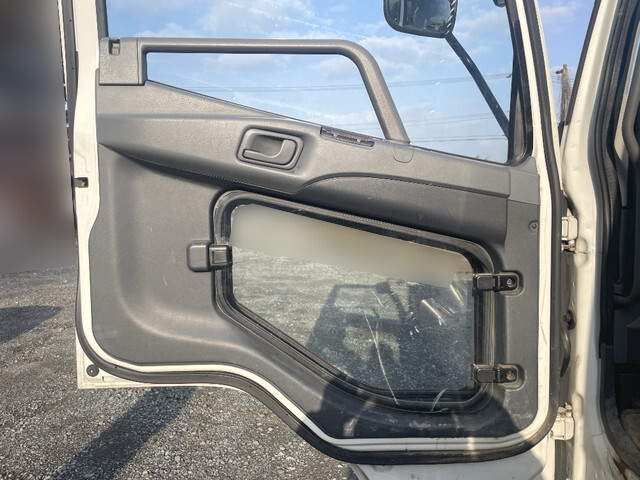 三菱ふそうファイターコンテナ専用車中型（4t）[写真26]