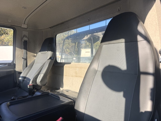 三菱ふそうファイターコンテナ専用車中型（4t）[写真12]